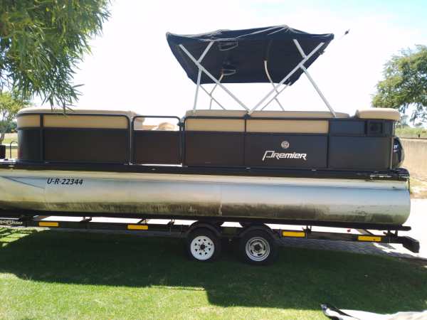 2007 Premier 20-21ft pontoon powered by Mercury 115hp CT