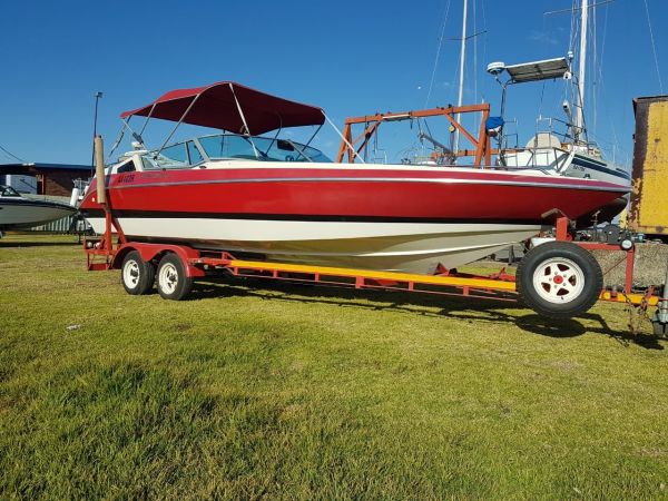 1988 REGAL 24ft off shore classic powerboat / powered by 7,4L Mercuiser V8