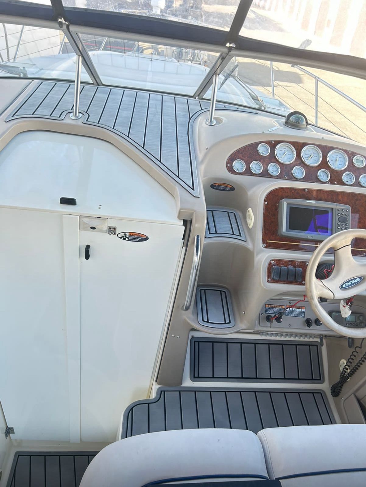 2003 Bayliner Cierra (30,5 ft.) Powered by Twin Mercruiser 5,7L 350Mag V8 MPI and Bravo 1 Z-Drives with Generator System and Ship to Shore Power - Image 13