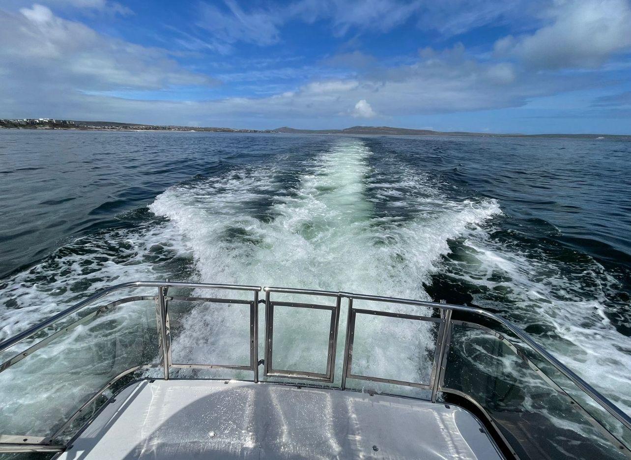 2003 Bayliner Cierra (30,5 ft.) Powered by Twin Mercruiser 5,7L 350Mag V8 MPI and Bravo 1 Z-Drives with Generator System and Ship to Shore Power - Image 14