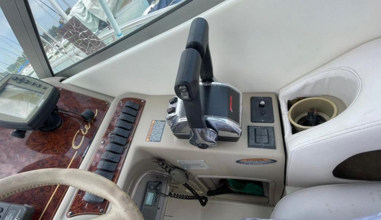 2003 Bayliner Cierra (30,5 ft.) Powered by Twin Mercruiser 5,7L 350Mag V8 MPI and Bravo 1 Z-Drives with Generator System and Ship to Shore Power - Image 16