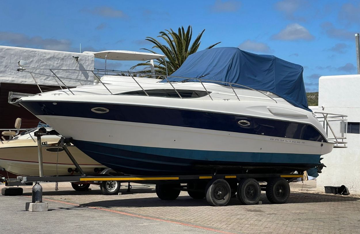 2003 Bayliner Cierra (30,5 ft.) Powered by Twin Mercruiser 5,7L 350Mag V8 MPI and Bravo 1 Z-Drives with Generator System and Ship to Shore Power - Image 2