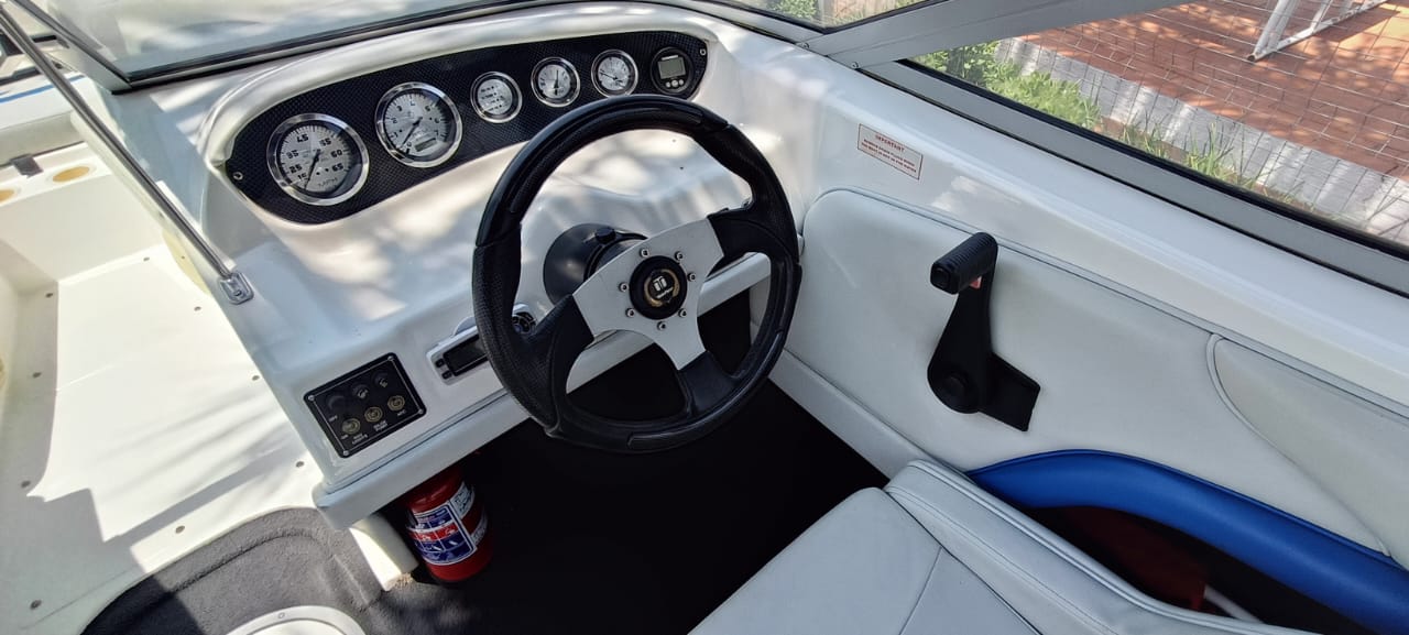 2004 Panache 2150 Powered by 225hp H.O Evinrude Direct injection V6 Outboard - Image 10