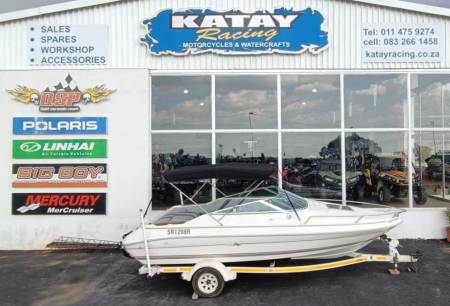 1992 SeaRay 200 Cuddy powered by Mercruiser 4.3l V6 and Alpha 1 gearbox.