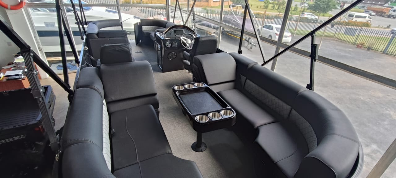 2021 Aquacraft 250 Tri-Pontoon Powered by 250hp Suzuki 4-Stroke outboard - Image 11