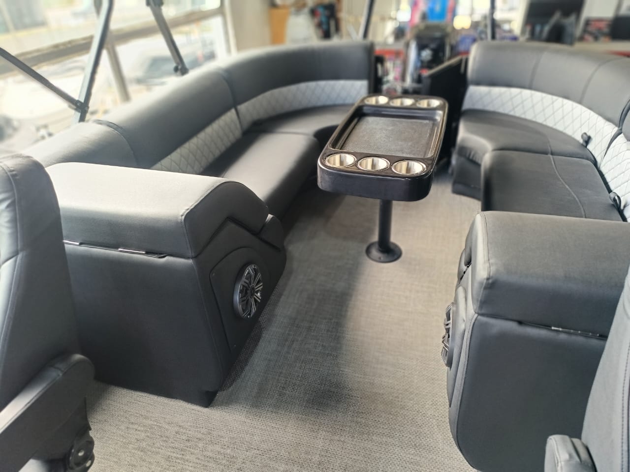 2021 Aquacraft 250 Tri-Pontoon Powered by 250hp Suzuki 4-Stroke outboard - Image 13