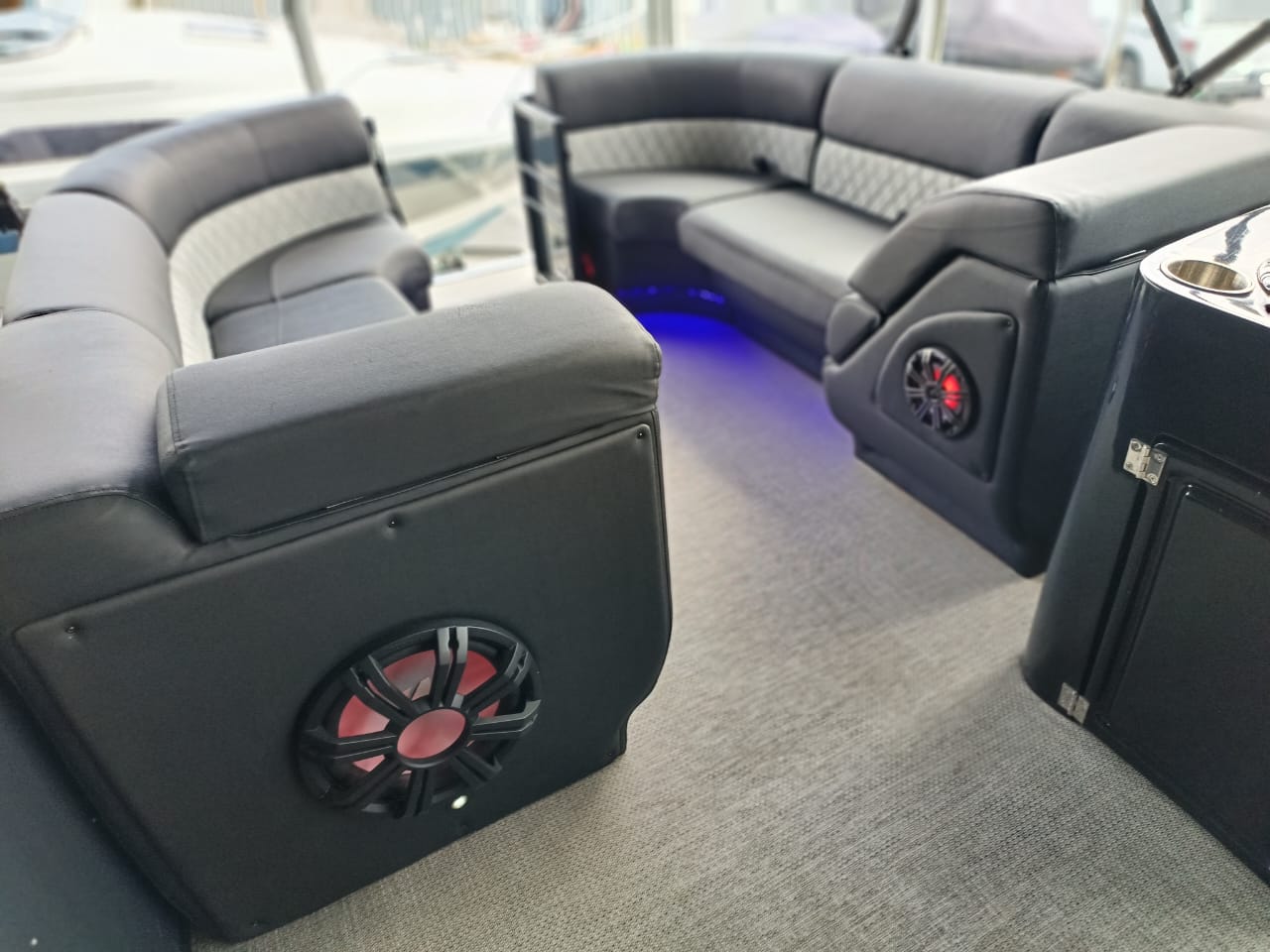 2021 Aquacraft 250 Tri-Pontoon Powered by 250hp Suzuki 4-Stroke outboard - Image 17