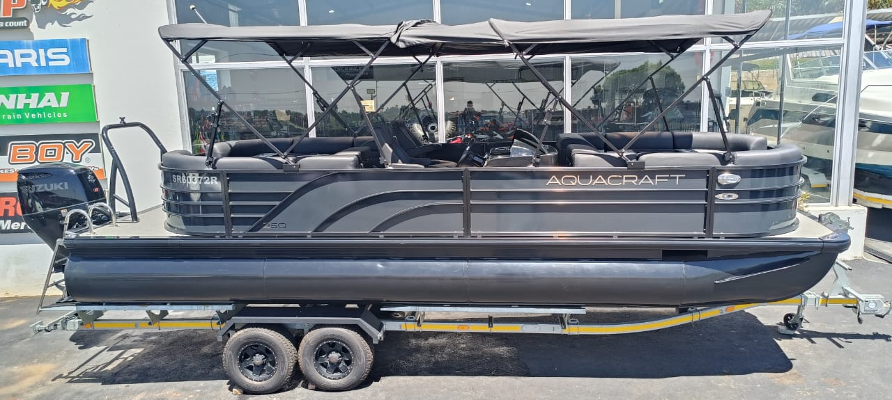 2021 Aquacraft 250 Tri-Pontoon Powered by 250hp Suzuki 4-Stroke outboard - Image 3