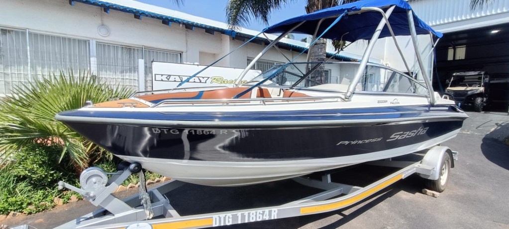 1993 Falcon Thunderbird 2000BR Powered by Mercruiser 5.7L V8 and Alpha One Gearbox